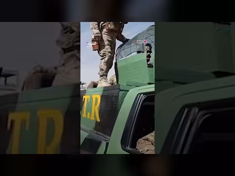 القوات الأمنية العراقية تستعرض في الشوارع احتفالًا بانسحاب التحالف الأمريكي