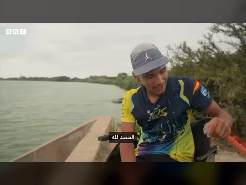كلبة تبقى إلى جانب رجل مصاب بالشلل في المغرب