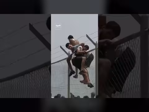 عشرات الآلاف يعبرون الحدود من المغرب إلى سبتة نحو أوروبا