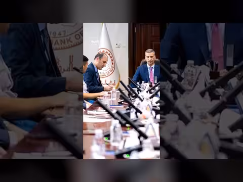 محافظ البنك المركزي العراقي يلتقي نظيره الإيراني