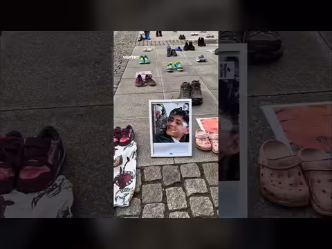 نشطاء في هامبورغ يحيون ذكرى شهداء غزة بحملة حذاء