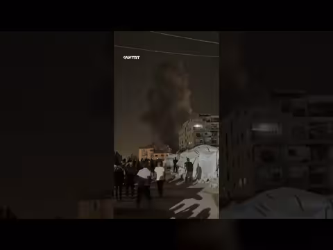 غارة إسرائيلية تستهدف مبنى وسط مدينة غزة