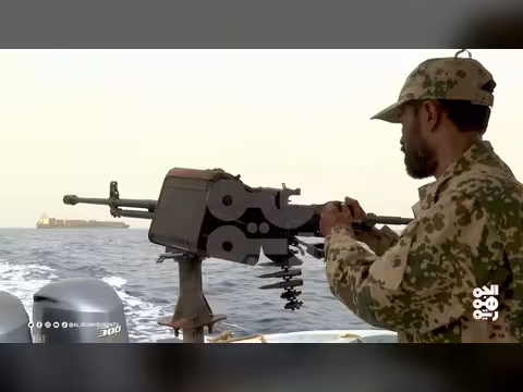 عدسة الجمهورية توثق حركة الملاحة في البحر الأحمر
