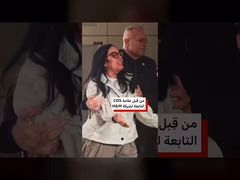 استقالة رئيس مجلس الأزياء الأمريكي بعد اعتدائه على ناشطين في عرض أزياء