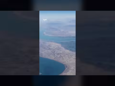 إعلام إيراني: دوي انفجارات في جزيرة قشم من جهة البحر