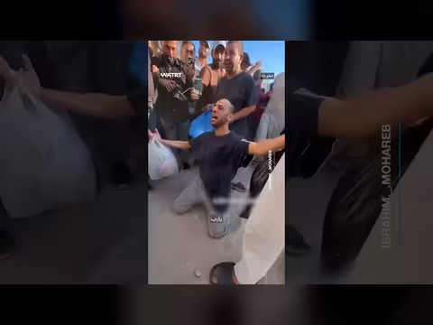 أسير فلسطيني ينهار لحظة وصوله إلى غزة بعد الإفراج عنه