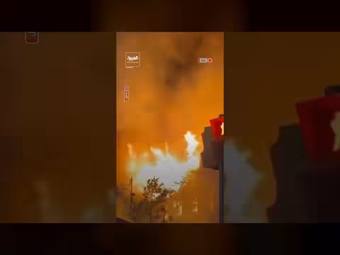 حريق هائل يلتهم محالا تجارية بميدان البلدية في مدينة جرجان الإيرانية