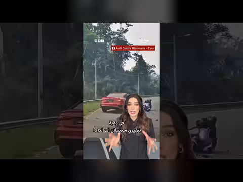 سائق دراجة نارية ينجو من الموت بأعجوبة في ماليزيا