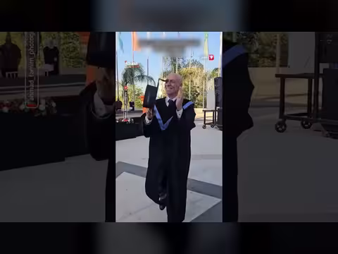 تفاعل واسع مع احتفال أستاذ جامعي بتخرج طلابه في نابلس بالضفة الغربية