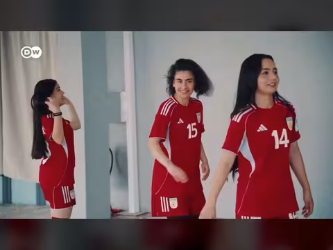 لاعبات كرة القدم الأفغانيات في المنفى