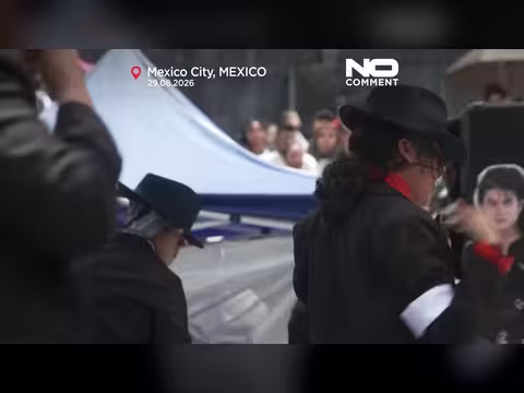 معجبو مايكل جاكسون يحتفلون بعيد ميلاده الثامن والستين في المكسيك