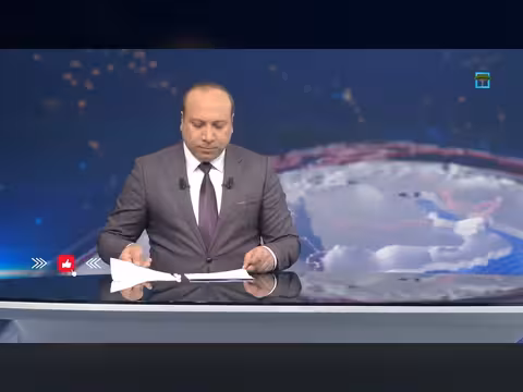 جماعة الحوثي تعلن استهداف سفينة وزوارق عسكرية في البحر الأحمر