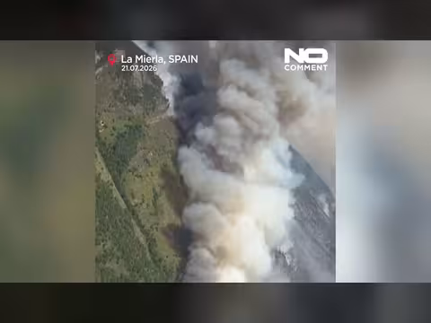 لقطات جوية تكشف حجم حريق غابات لا ميرلا