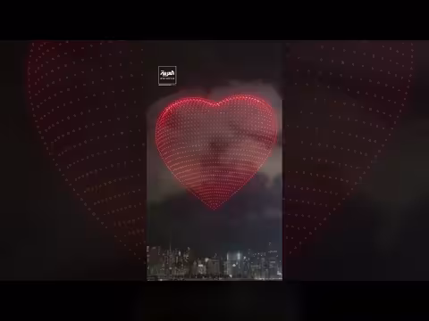 طائرات مسيّرة تضيء سماء هونغ كونغ احتفالاً باليوم الوطني الصيني