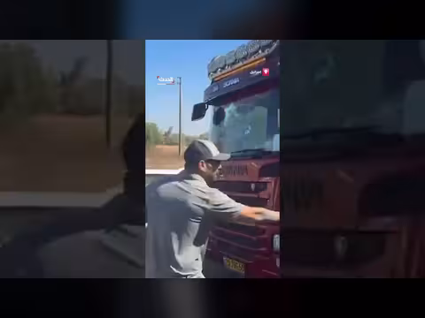 مستوطنون يغلقون طريق معبر كرم أبو سالم لمنع المساعدات