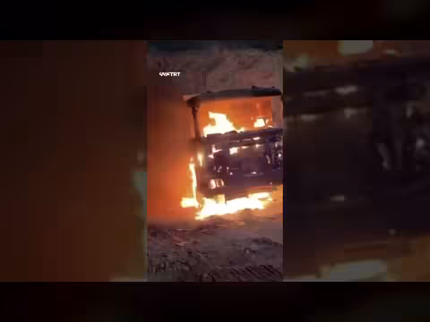 مستوطنون يحرقون آليات ثقيلة في رام الله