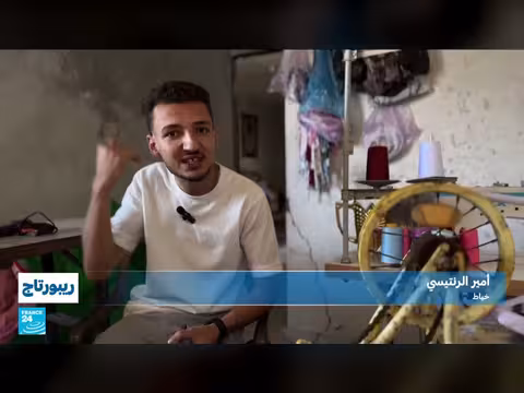 خياط غزي يصنع المعجزة من الأنقاض