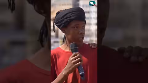 لما تكون منسجم في موضوع، وفجأة يطلع لك واحد يعرض طائر السعيدة7