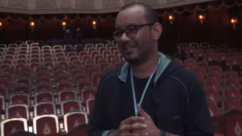 بصوته المتميز، نقل الفنان خالد الصنعاني جمال فنون تعز