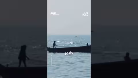 400 إنسانٍ يعيشون على ضفافه