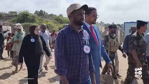 القديمي يناقش مع الصليب الأحمر تنفيذ مشروع كاسر الأمواج بالقطابا