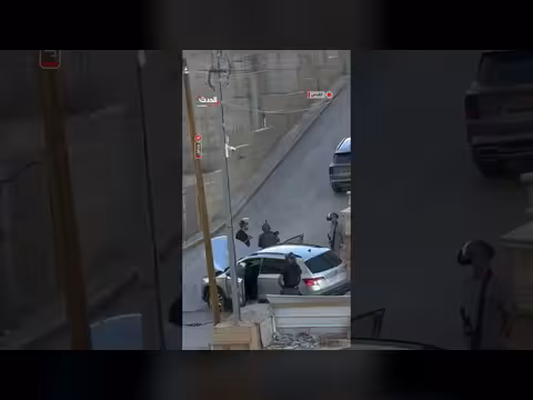 الجيش الإسرائيلي يطلق قنابل غاز ويصادر مركبة في كفر عقب شمال القدس
