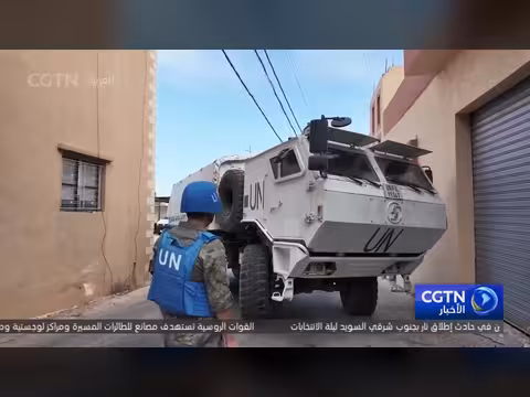 قوات حفظ السلام الصينية في لبنان تتبرع بأعمدة إنارة شمسية لقرى محلية