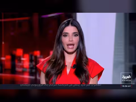 مواطن أمريكي يرفع علم بلاده فوق منزله المحاصر في الضفة الغربية
