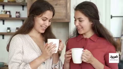 وداع أب لابنيه بعد 10 سنوات انتظار