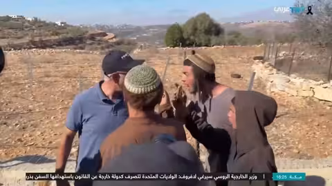 تصعيد العنف: مستوطنون يهاجمون الفلسطينيين ويحرقون ممتلكاتهم في الضفة الغربية