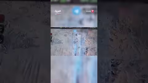 احتشاد الفلسطينيين حول شاحنات المساعدات بعد دخولها غزة