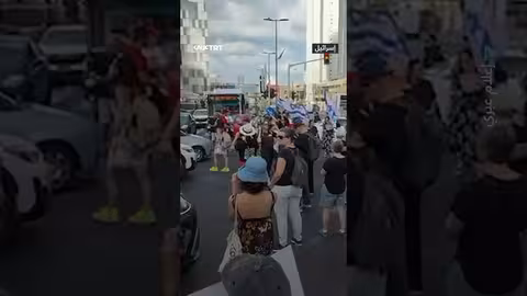 إغلاق شوارع وإضراب للمطالبة بوقف الحرب