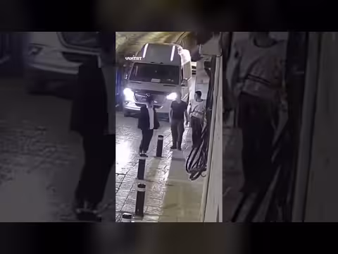 كاميرا توثق بصق مستوطن إسرائيلي على دير القديس يعقوب