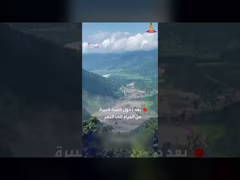 مشهد لاجتياح مياه الفيضانات لنهر بوتي كوشي في نيبال