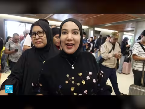 ثوران بركان أناك كراكاتوا يعطل آلاف المسافرين في إندونيسيا