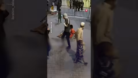 إصابة شاب فلسطيني في خان يونس وزحفه بعد القصف