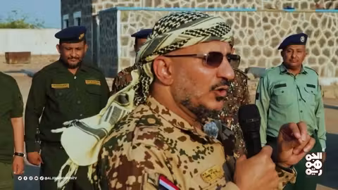 طارق صالح يتفقد جاهزية قطاع أمن الساحل الغربي
