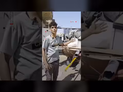 عائلات فلسطينية تنزح من دير البلح بعد تقدم القوات الإسرائيلية