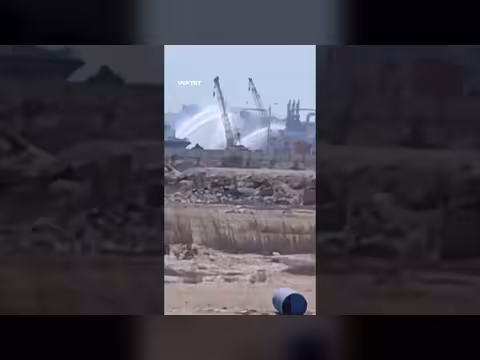 طائرة مسيرة تستهدف ناقلة غاز أمريكية في ميناء دمياط المصري