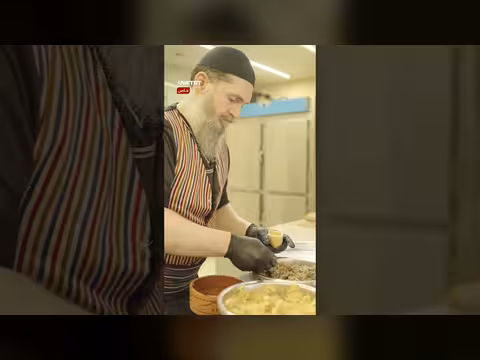 شيف سوري يرفض مغادرة غزة رغم الحرب والحصار