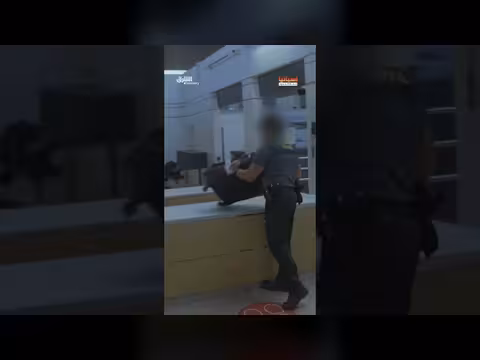 مسافر في ورطة كبيرة على الحدود الإسبانية