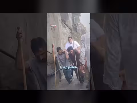 جدل حمل سائح فوق الأكتاف في الهند