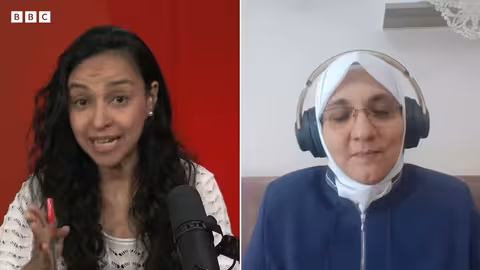 أطفال غزة يلعبون بمظلة من مساعدات إنسانية