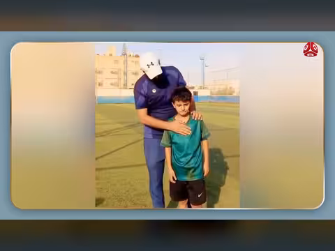طفل يمني يوقع للهلال السعودي
