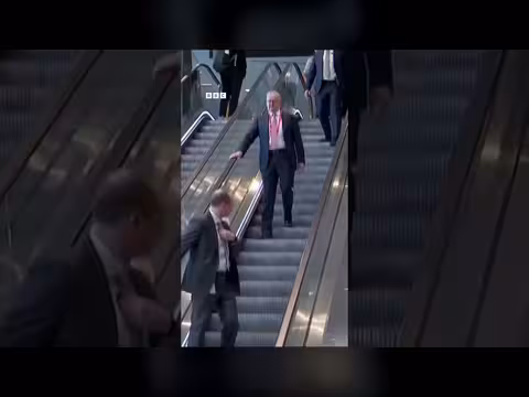 غضب رئيس الوزراء الأسترالي من توقف السلم المتحرك