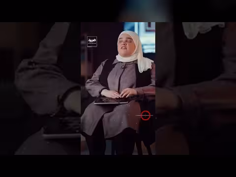 الصحفية فاطمة السلمان تقدم أولى نشراتها الإخبارية عبر منصة كونا باستخدام تقنية برايل