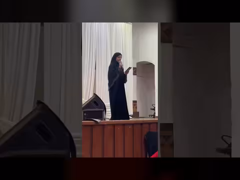 ملاك فتحي تقدم كلمة الخريجات في حفل تخرج دبلوم التصوير
