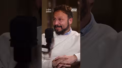 رأى مكسيم خليل أن شعارات الوحدة والحرية والاشتراكية سقطت عند أول اختبار للنظام..