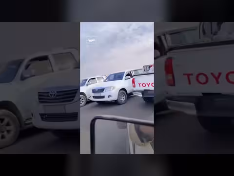 مشاهد جديدة.. قوات الرئيس السوري المخلوع تنسحب وتترك أسلحتها
