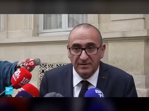 احتجاجات النقابات وتمرد طلاب الثانويات يربكان الحكومة الفرنسية